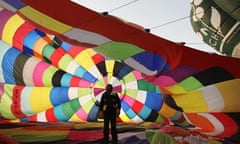 Hot air balloon record attempt