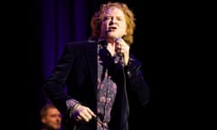 Mick Hucknall at the Royal Albert Hall review