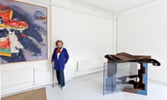 Girling in her studio with her work <em>The Maharajahs</em> (1993), left, and Caro’s <em>Oxlip</em> 