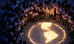 Activists from the WWF demonstrate in Cancun, MDG