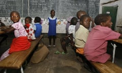 MDG : Zimbabwe :  children sit in a classroom