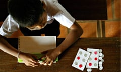 MDG : Student taught braille in Cambodia
