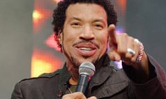 Lionel Richie performing in Hyde Park, London, in 2004