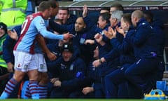 Gabriel Agbonlahor celebrates with Andreas Weimann and Aston Villa's dugout after scoring 