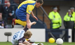 Steven Naismith is tackled by Martin Hardie