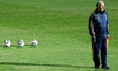 Spain's coach Vicente del Bosque attends a training session in Potchefstroom