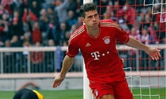 Mario Gómez celebrates scoring Bayern Munich's first goal against Nürnberg