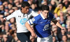 Everton's Gareth Barry, right