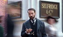 Jeremy Piven as Harry Selfridge.