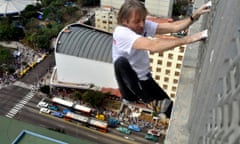 Alain Robert climbing hotel