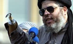 Radical Muslim cleric Sheikh Abu Hamza al-Masri addresses rally for Islam