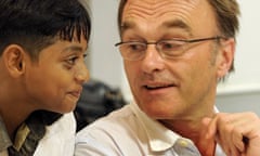 Danny Boyle speaks with child star of Slumdog Millionaire, Mohammad Azharuddin