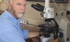 Craig Venter in the lab on Sorcerer II