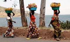 banana sellers on the shores of Lake Kivu