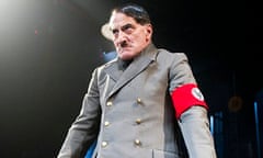 Arturo Ui played by Henry Goodman