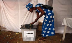 rwandan women casts vote