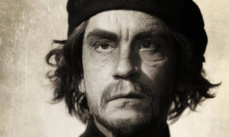 John Malkovich as Che Guevara (1960).