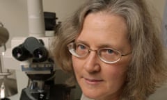 Photograph of Elizabeth Blackburn next to a microscope