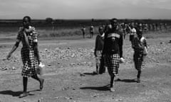 Kenyan children carry containers for water