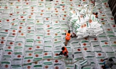 Kenyan port workers load relief food to a Somalia-bound ship at the Kenyan port of Mombasa