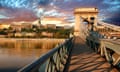 The Szecheni Lanchid suspension bridge over the Danube, Budapest, Hungary.