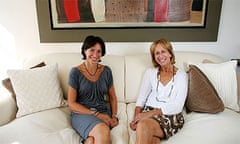 Linda Kelsey (L) with her sister Susan
