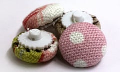 Fabric-covered buttons