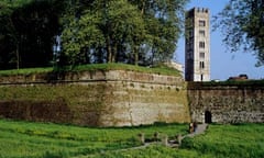 lucca-walls-readers-tips-tuscany