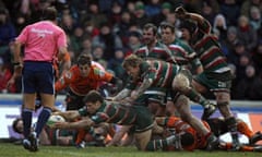 Dan Hipkiss crosses to score his second try of Leicester's victory over Viadana