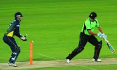 Cricket - Friends Provident Twenty20 - Surrey v Essex - The Brit Oval