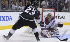 Los Angeles Kings' Dustin Brown vs Phoenix Coyotes goalie Mike Smith