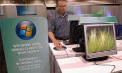 Man tries out Windows Vista