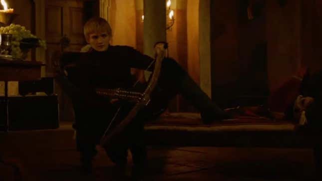 Joffrey est vu avec son arbalète dans Game of Thrones.