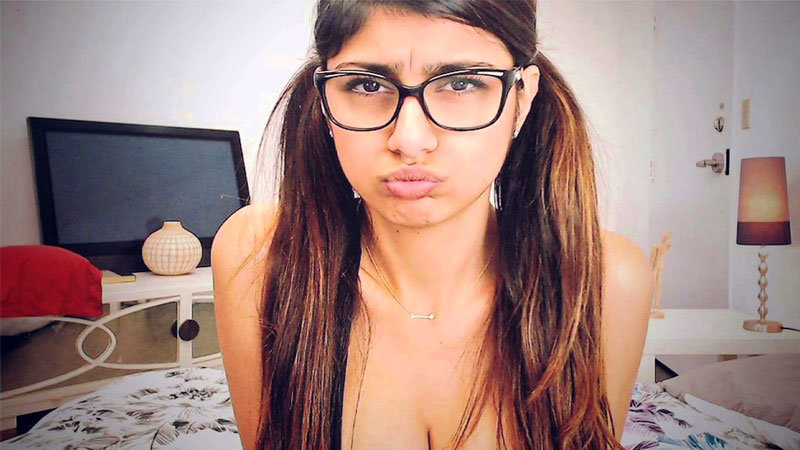 Mia Khalifa duckface / mia khalifa meme.