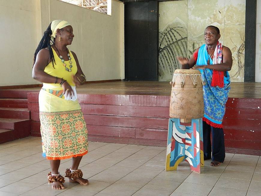 Demonstration of the Maroon dance of purity
