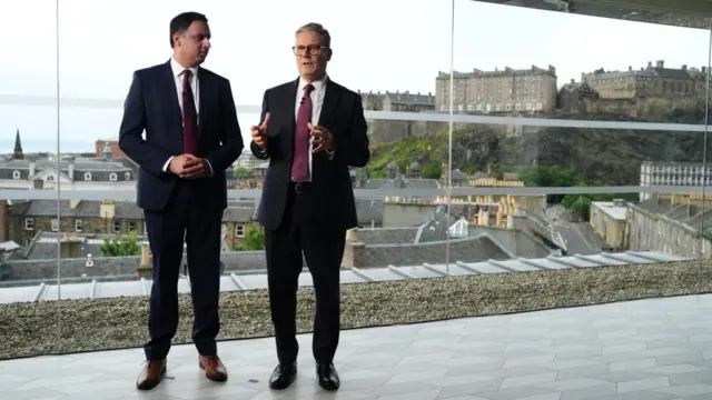 Scottish Labour leader Anas Sarwar and Prime Minister Sir Keir Starmer in Edinburgh