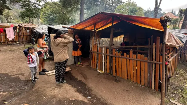 Una de las tiendas del campamento embera en el Parque Nacional. 