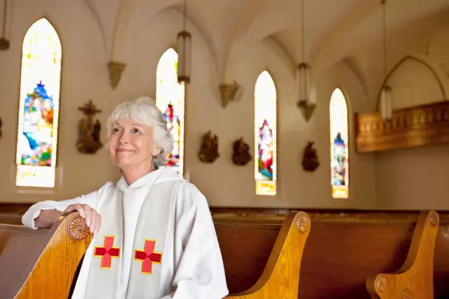 Mujer sacerdote. 