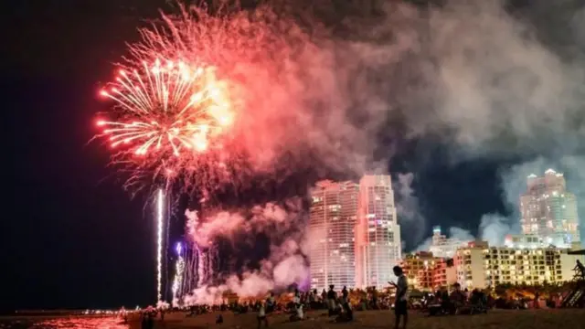 Fuegos artificiales en Miami Beach, Florida