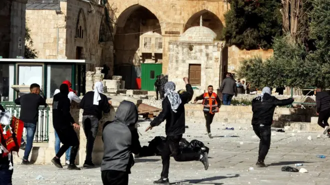 Palestinians clash with Israeli police in the al-Aqsa Mosque compound on 22 April 2022