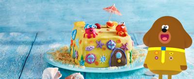 Hey Duggee sandcastle cake