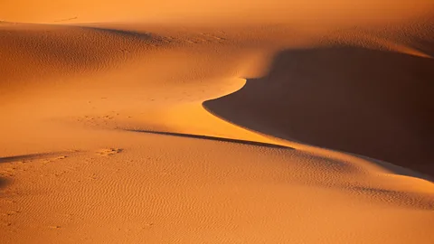 Alamy Smoothed by the wind, sand in deserts like the Sahara, which cover huge swathes of the planet, do not lock together well in concrete (Credit: Alamy)