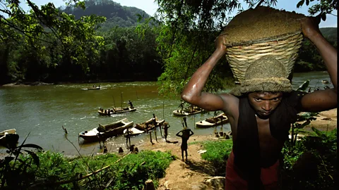 Getty Images Extracting sand from quarries along river banks in places like Sri Lanka is back-breaking work (Credit: Getty Images)