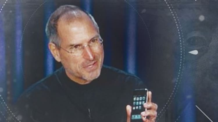 Watch Steve Jobs explain the iPhone in 2007 CNBC interview