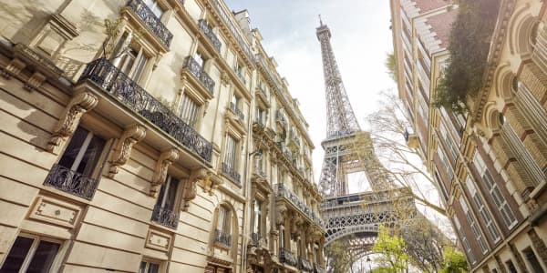 How the ultra-wealthy travel in Paris