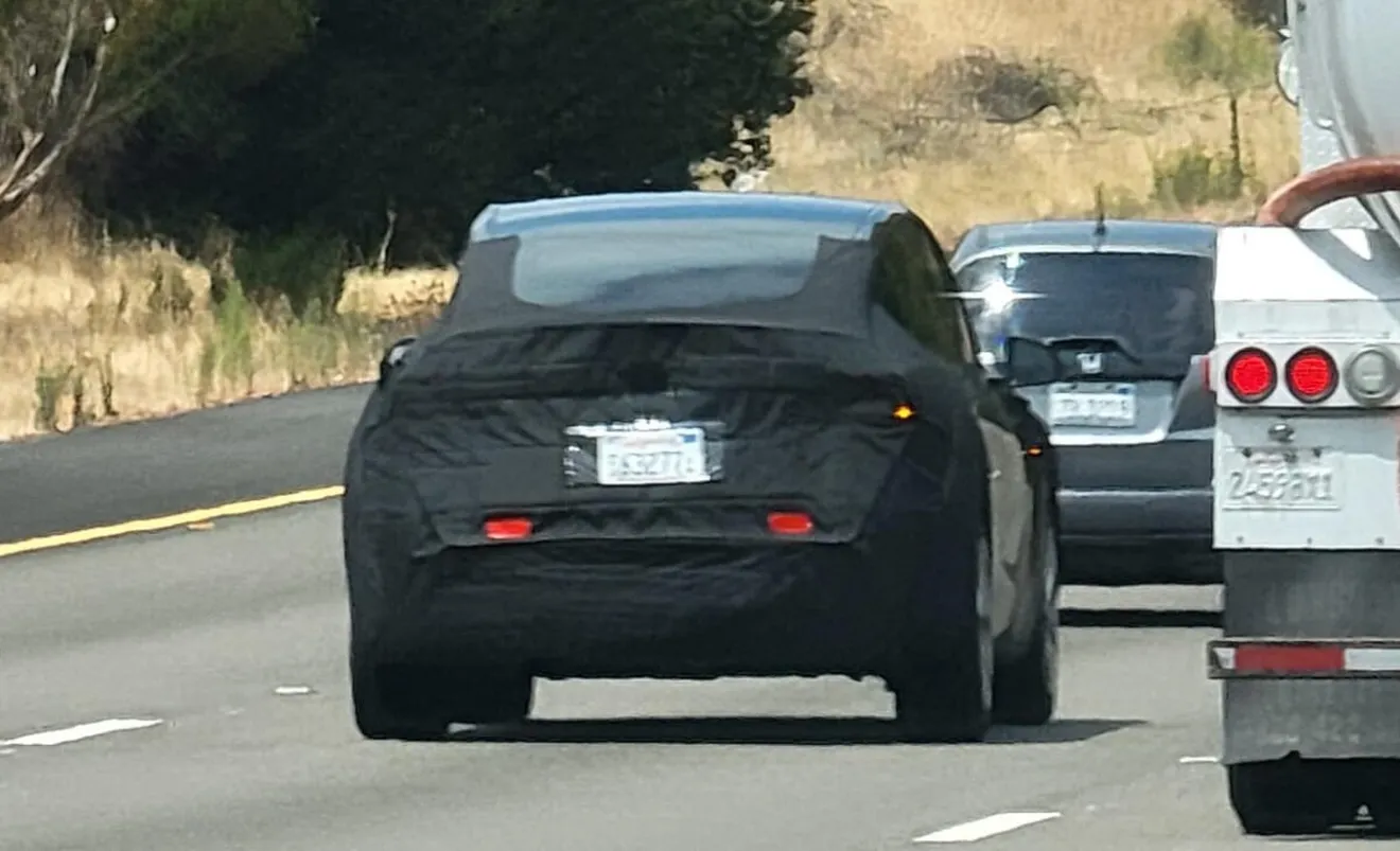 Avistado el nuevo Tesla Model Y, el popular SUV eléctrico se renovará muy pronto y esto es todo lo que sabemos de él