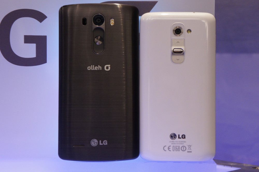 LG G3 à gauche, LG G2 à droite