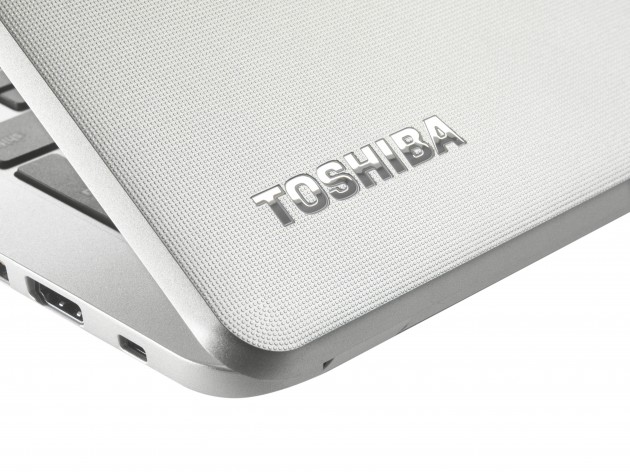 Toshiba Chromebook 2 CB30-B_detail_01