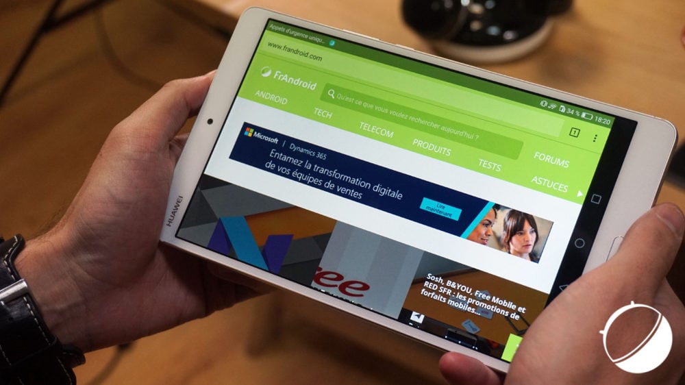 huawei-mediapad-m3-deux-mains