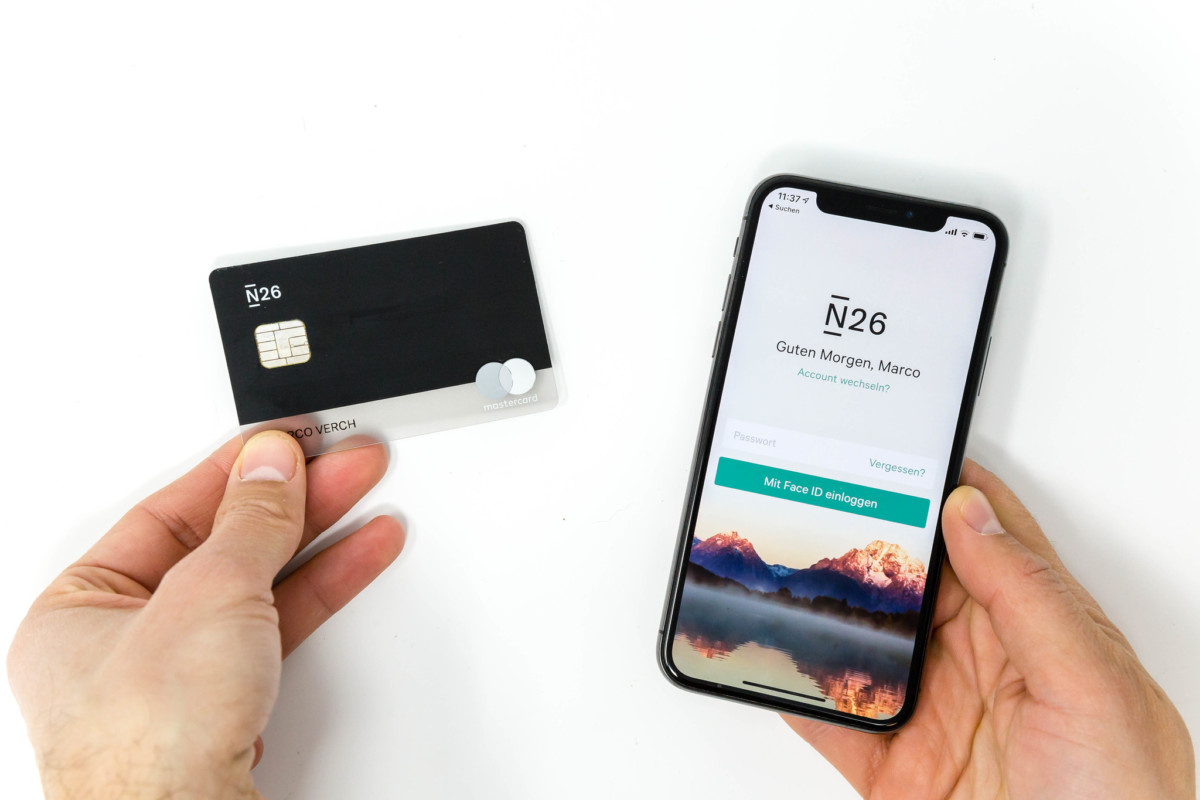 La carte de la banque en ligne N26 avec l'application sur smartphone.